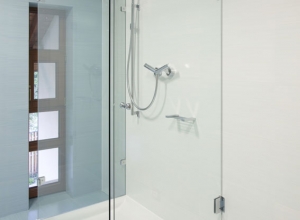 Glass shower cabin